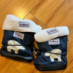 Stonz Kids Mittens with Polar Bear Design - Navy and White